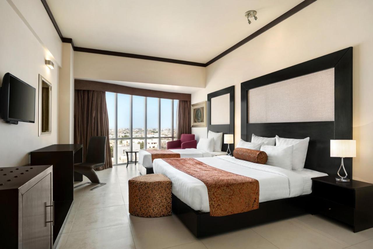 Hotel Ramada By Wyndham Karachi Creek Exterior foto
