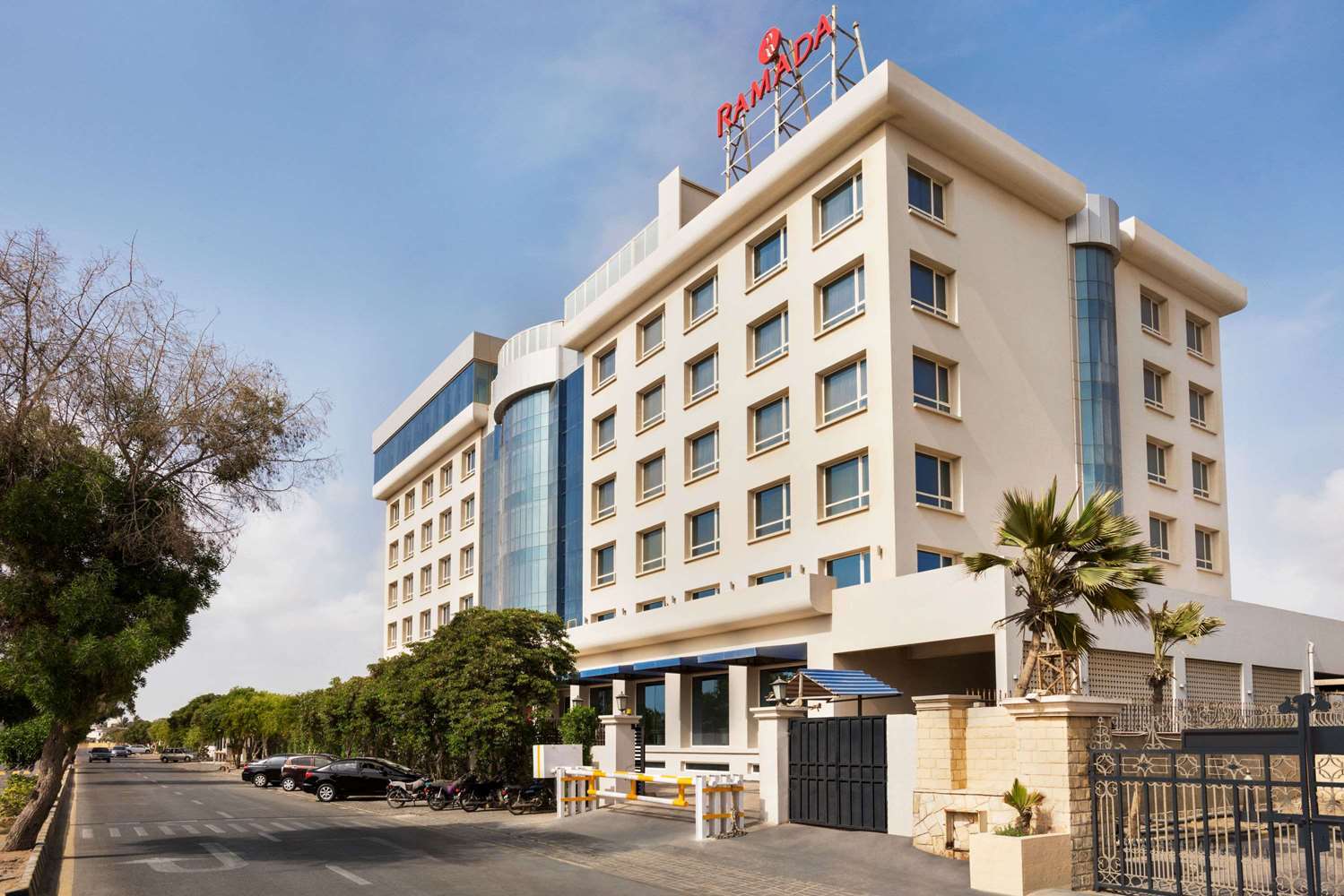 Hotel Ramada By Wyndham Karachi Creek Exterior foto